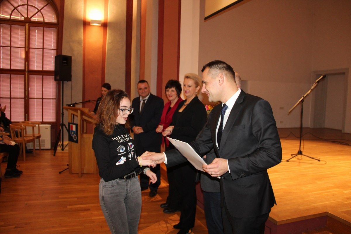 Međimurska županija dodijelila učeničke stipendije za 60 djece hrvatskih branitelja