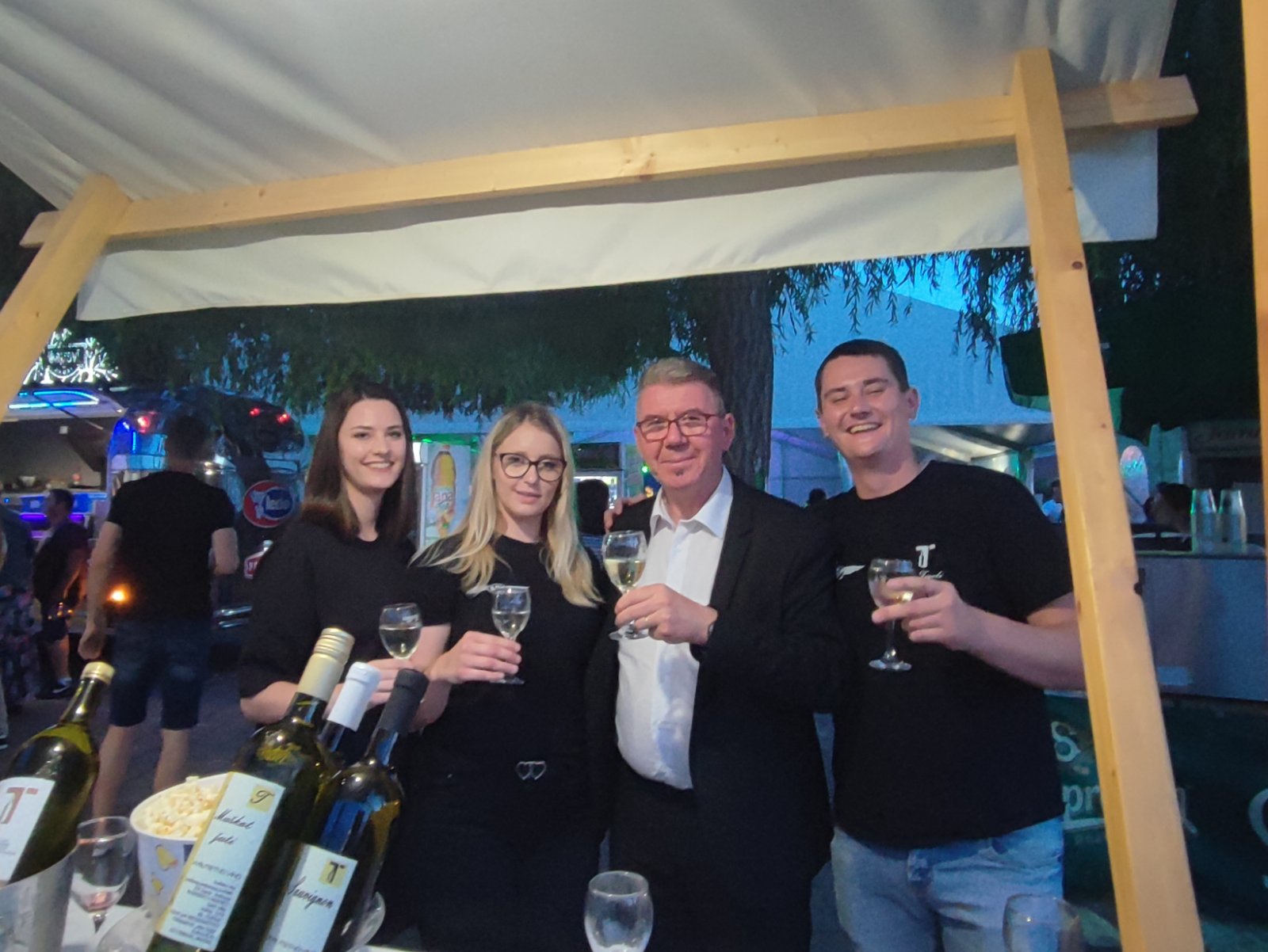 MURSKO SREDIŠĆE Posjetitelji su uživali na Željku Bebeku i Murskom wine festu