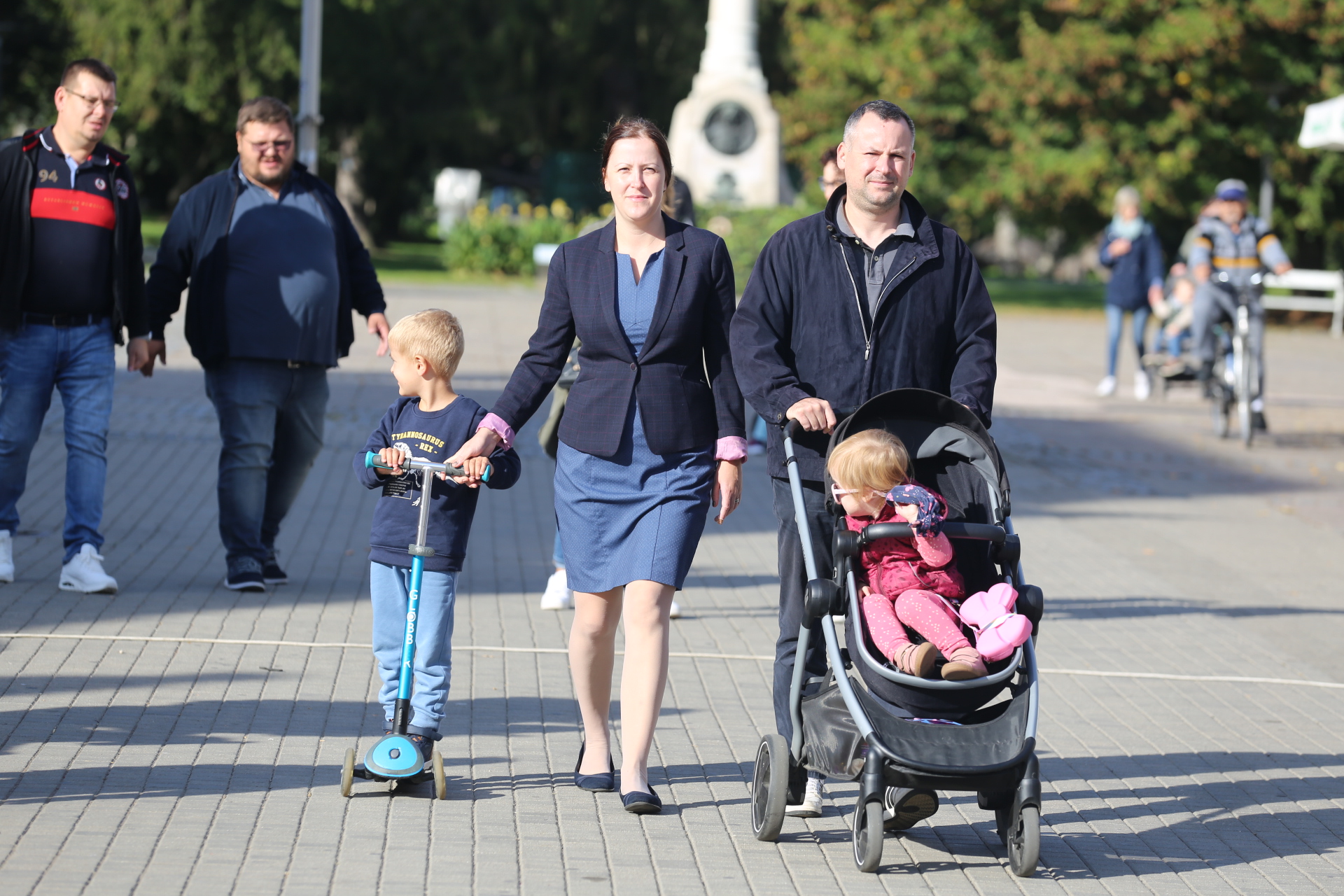 KLIKOM PO ČAKOVCU Prva sunčana subota u listopadu izmamila vesele šetače u centar grada