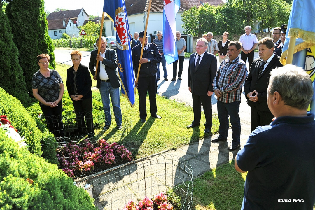 297412308dsc0847627993