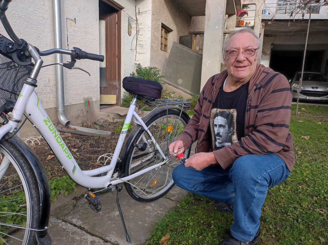 NEVIDLJIVA SAJLA ZA ZAŠTITU BICIKLA Kreativan i praktičan izum Zvonimira Dolenca iz Preloga NEVIDLJIVA SAJLA ZA ZAŠTITU BICIKLA Kreativan i praktičan izum Zvonimira Dolenca iz Preloga