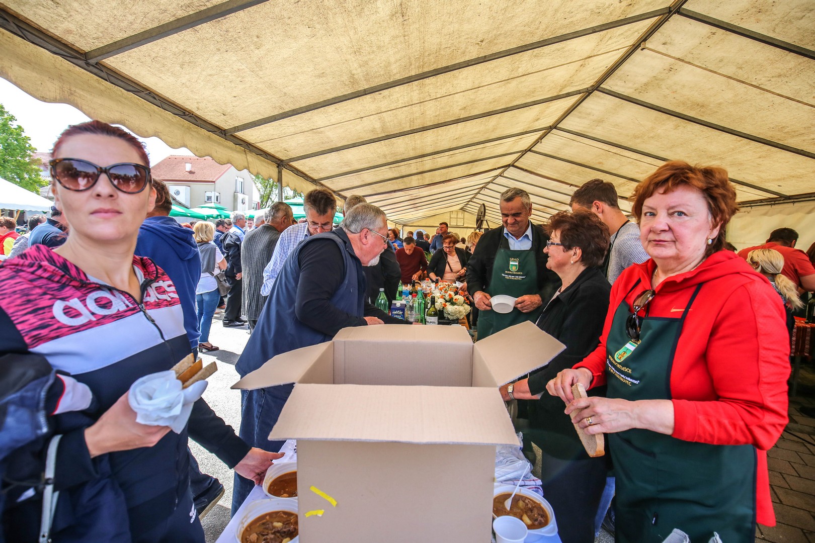 Murskim Središćem jutros se širio miris gulaša i cvijeća