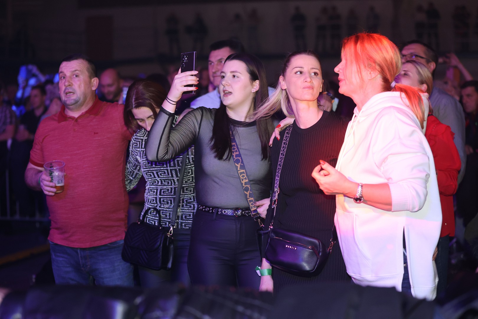 KONCERT U ČAKOVCU Haris Džinović svojim hitovima rasplesao i raspjevao publiku