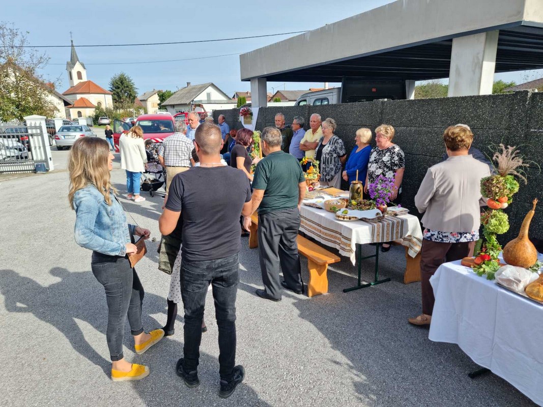 FOTO Dani kruha u Strahonincu: Kruh, peciva, odlični kolači i ostale delicije oduševili posjetitelje FOTO Dani kruha u Strahonincu: Kruh, peciva, odlični kolači i ostale delicije oduševili posjetitelje