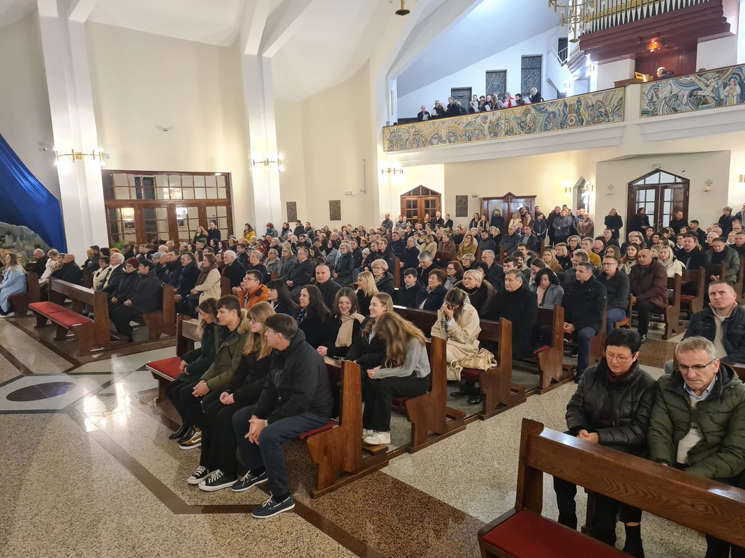 FOTO Polnoćka u Crkvi sv.Antuna Padovanskog na čakovečkom Jugu