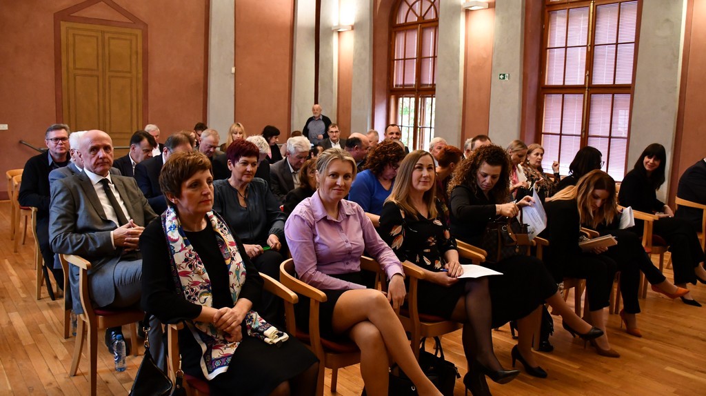 SPORAZUM O SURADNJI I PRIJATELJSTVU Međimurska županija potpisat će Sporazum s Gradom Nagykanizseom SPORAZUM O SURADNJI I PRIJATELJSTVU Međimurska županija potpisat će Sporazum s Gradom Nagykanizseom