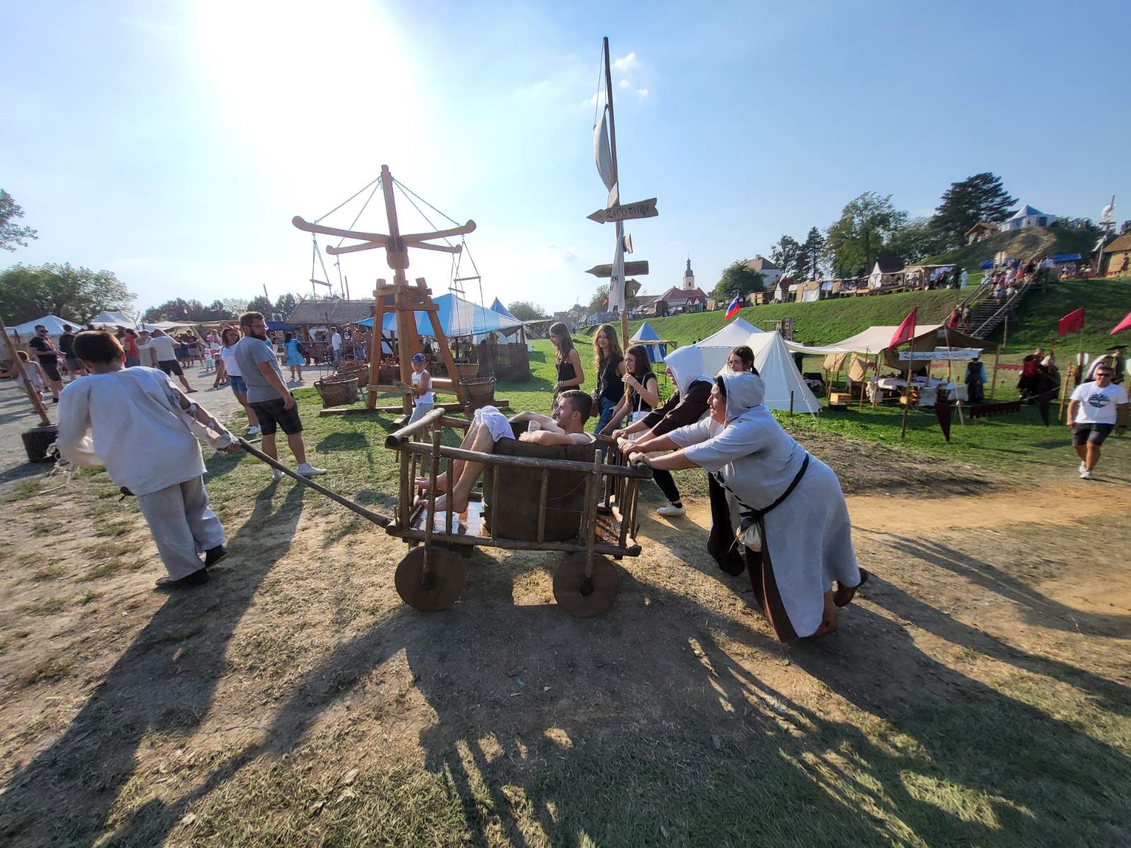 NA KOPRVNIČKIM BEDEMIMA Renesansni festival i ove godine privukao mnoštvo posjetitelja NA KOPRVNIČKIM BEDEMIMA Renesansni festival i ove godine privukao mnoštvo posjetitelja