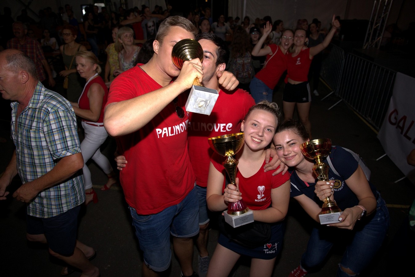 Mejaši rasplesali brojnu publiku u Palovcu