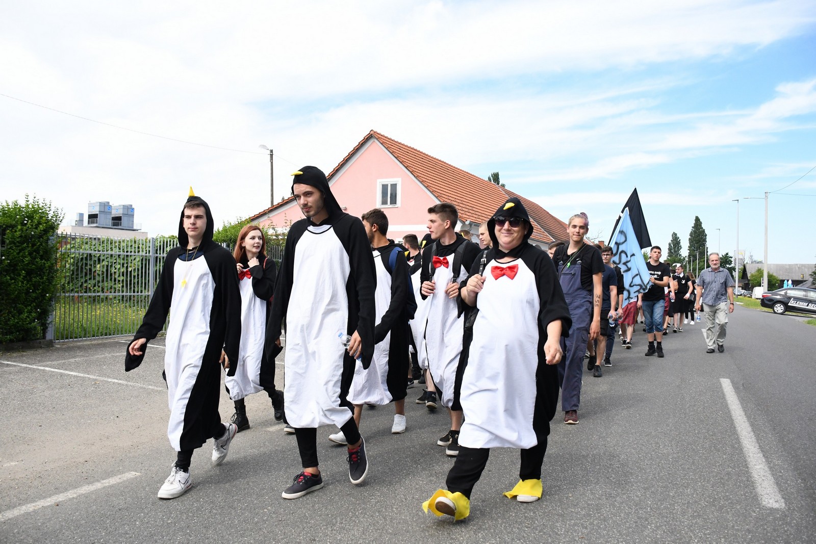 FOTO Povorka protutnjala gradom, maturanti s osmjehom dočekali kraj srednje škole!