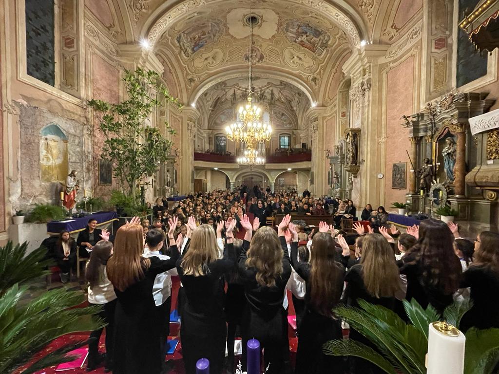 SVETA MARIJA U humanitarne svrhe pjesmom