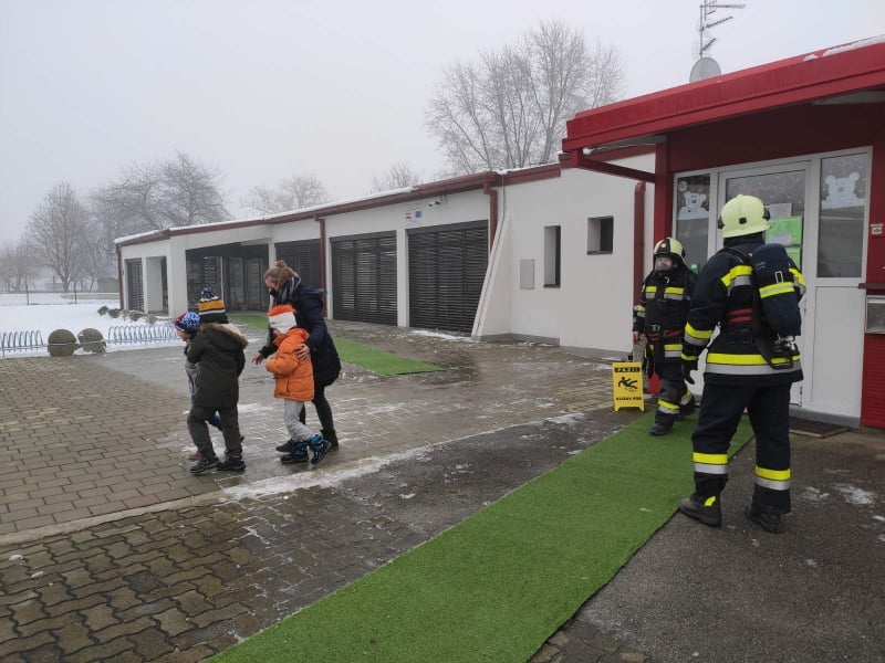 Vatrogasna vježba: ‘Potresi’ u vrtiću Suncokret i OŠ Strahoninec