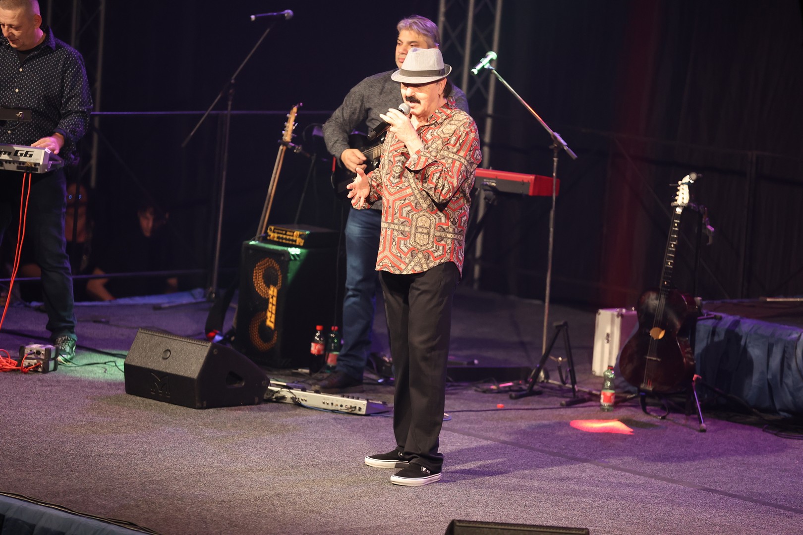 KONCERT U ČAKOVCU Haris Džinović svojim hitovima rasplesao i raspjevao publiku