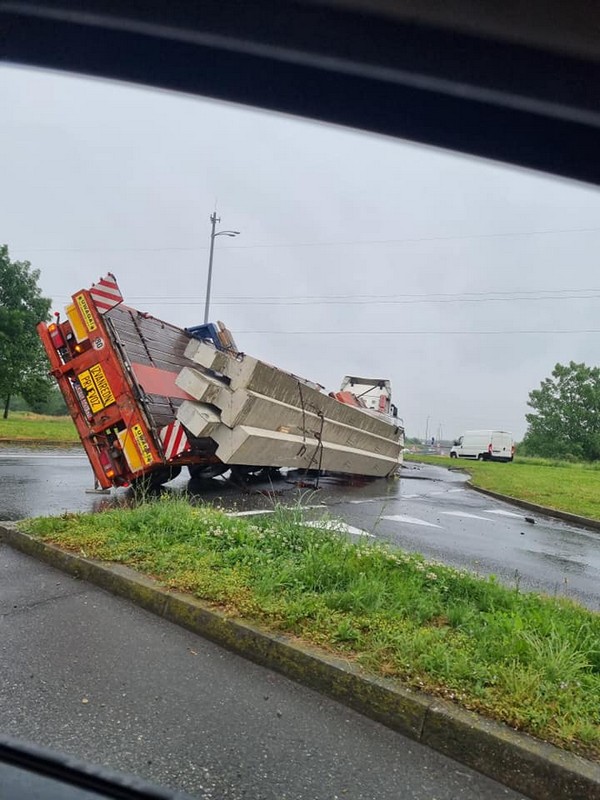 Prevrnuo se tegljač Prevrnuo se tegljač