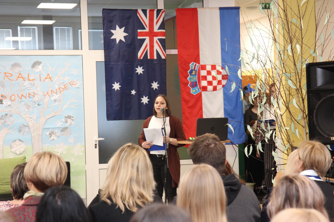 Veleposlanica Australije Elizabeth Petrovic u posjetu ETŠ Čakovec donirala mobilnu učionicu!