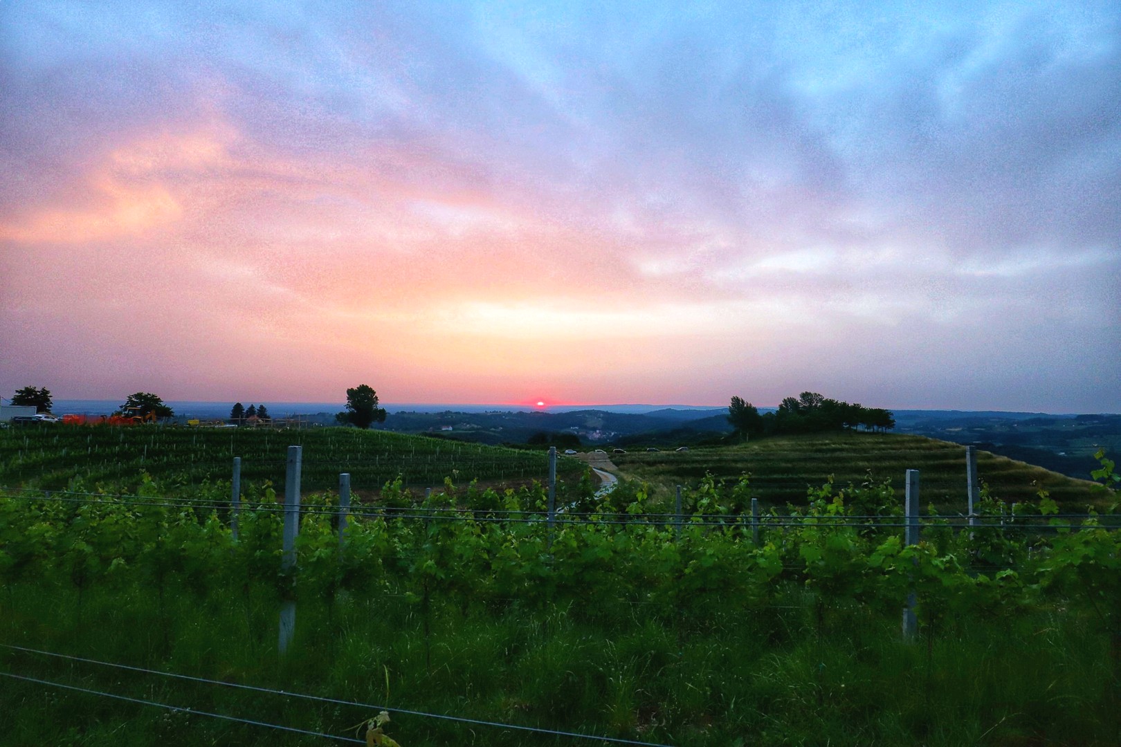 PRIZOR KOJI SE PAMTI Doček prvih zraka ljetnog sunca na Mađerkinom bregu nikog nije ostavio ravnodušnim PRIZOR KOJI SE PAMTI Doček prvih zraka ljetnog sunca na Mađerkinom bregu nikog nije ostavio ravnodušnim