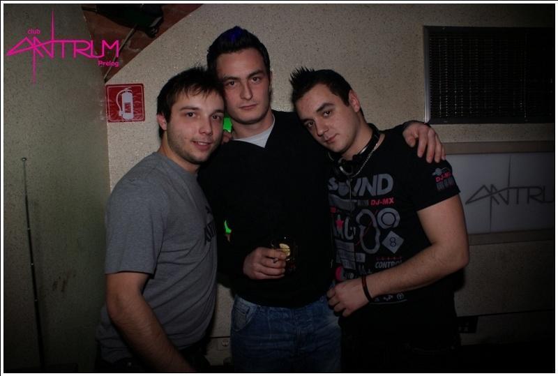 slika0090 Antrum (Subota, 5.1.2013.) slika0090 Antrum (Subota, 5.1.2013.)