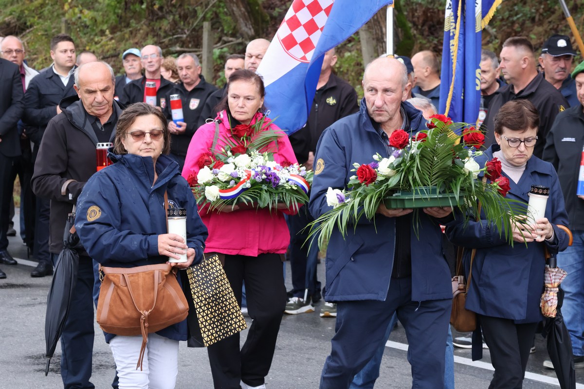 SJEĆANJA Župan Matija Posavec odao počast žrtvama u Baćinu