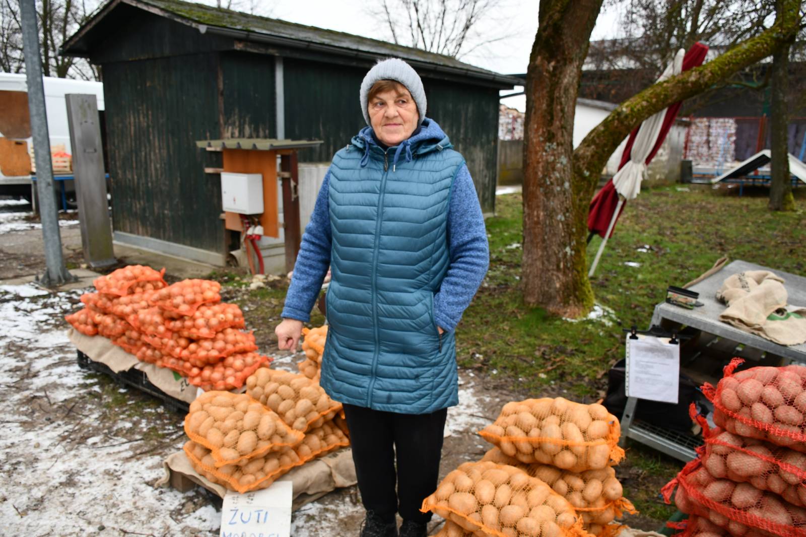 KUPCI NAHRLILI Hladna siječanjska srijeda ispunjena robom i veselim licima