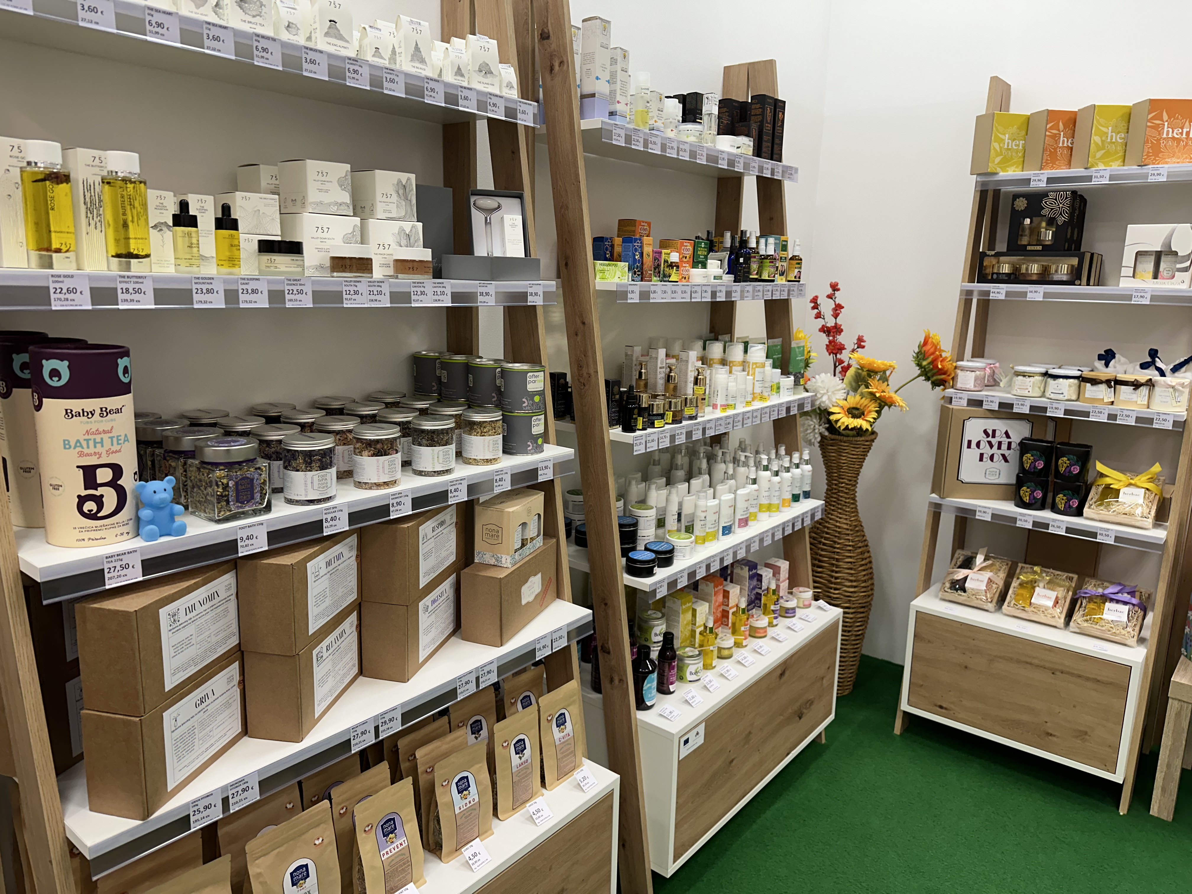 crosmetica božić 2023