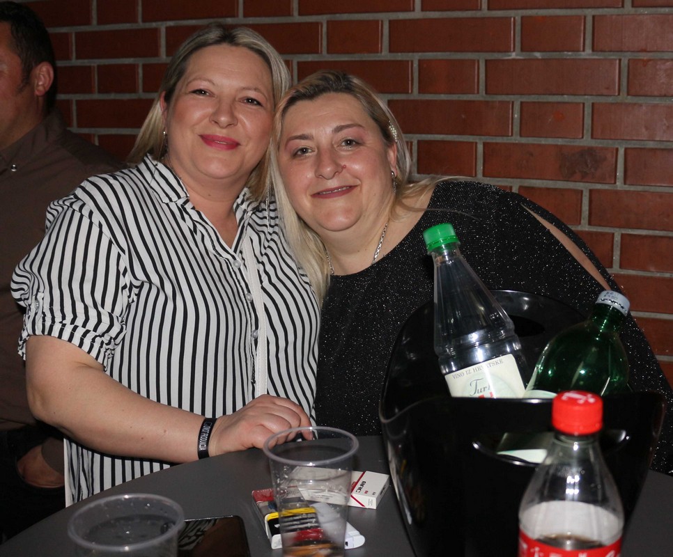 Neda Ukraden i grupa Vigor