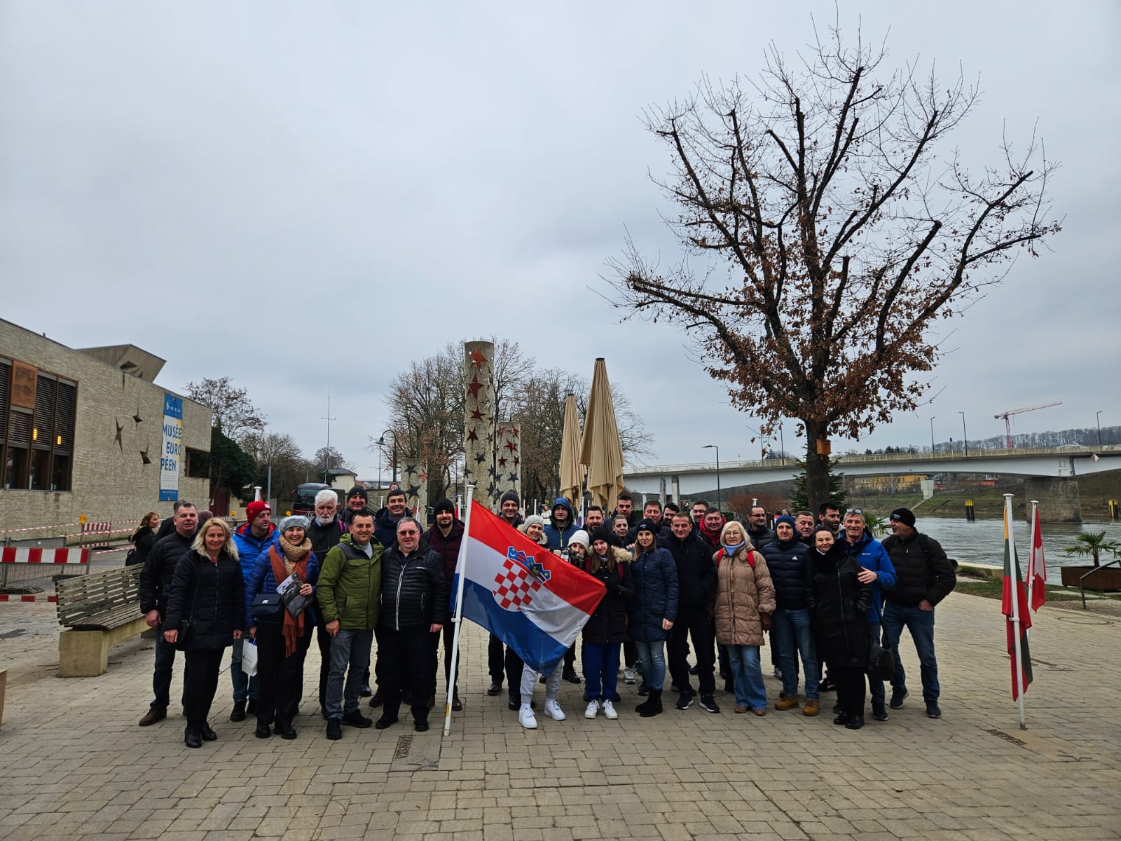 JAKA PODRŠKA Navijači iz Međimurja uživaju u Europskom prvenstvu u rukometu i razgledavanju Luksemburga