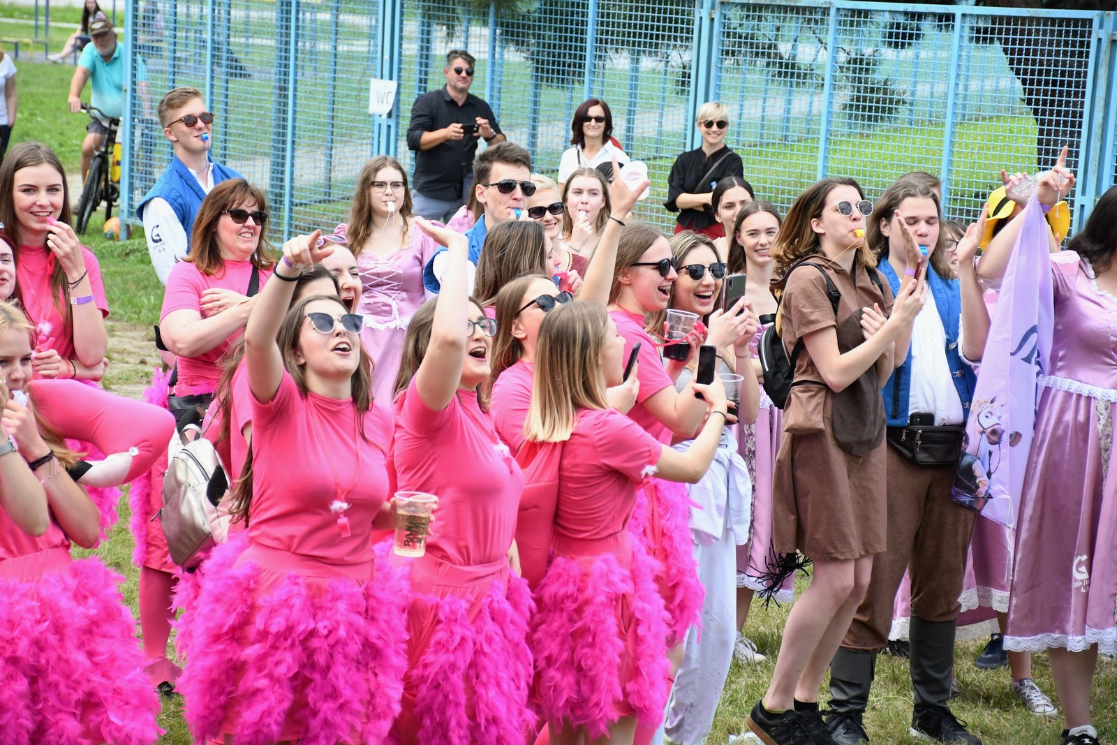 FOTO Povorka protutnjala gradom, maturanti s osmjehom dočekali kraj srednje škole!