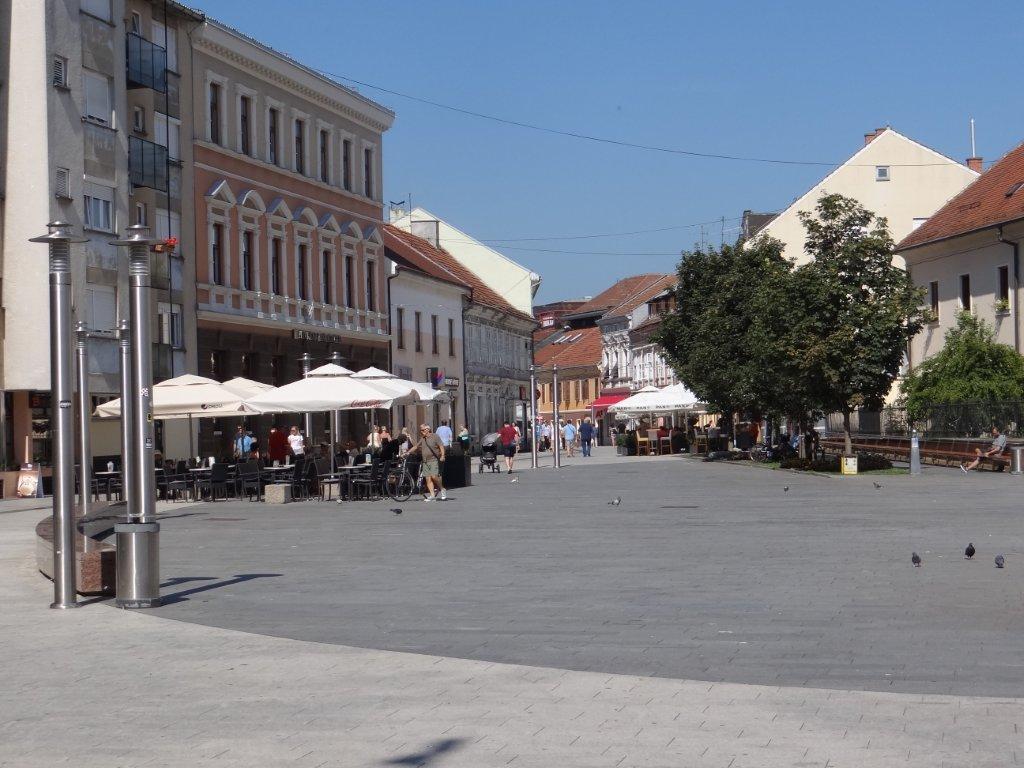 Prijepodnevna šetnja Čakovcem: Važno je kavicu popiti, lijepu riječ čuti, osjetiti bilo grada
