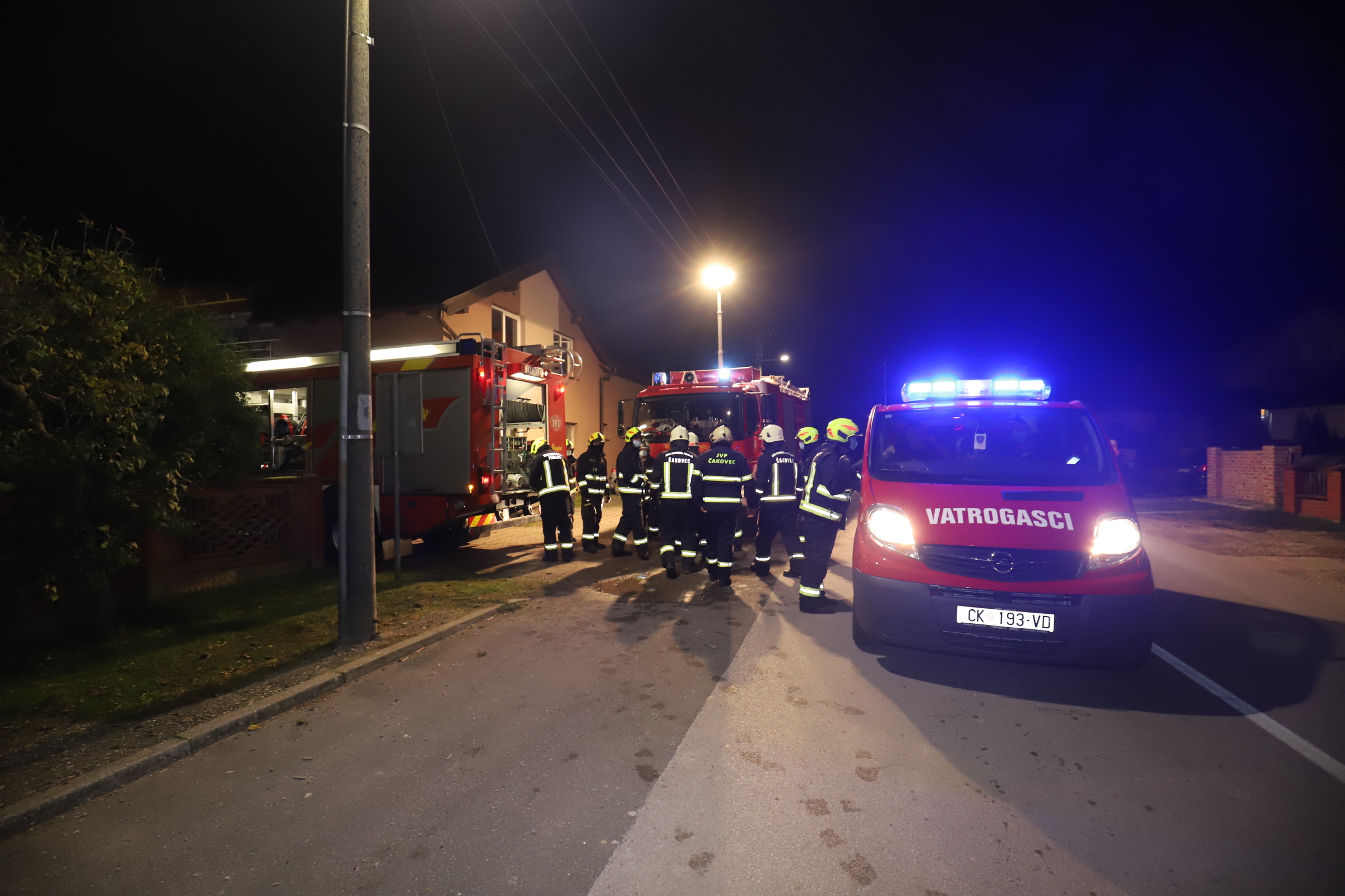 Požar staračkog doma u Otoku: Vatrogasci evakuirali 17 štićenika!