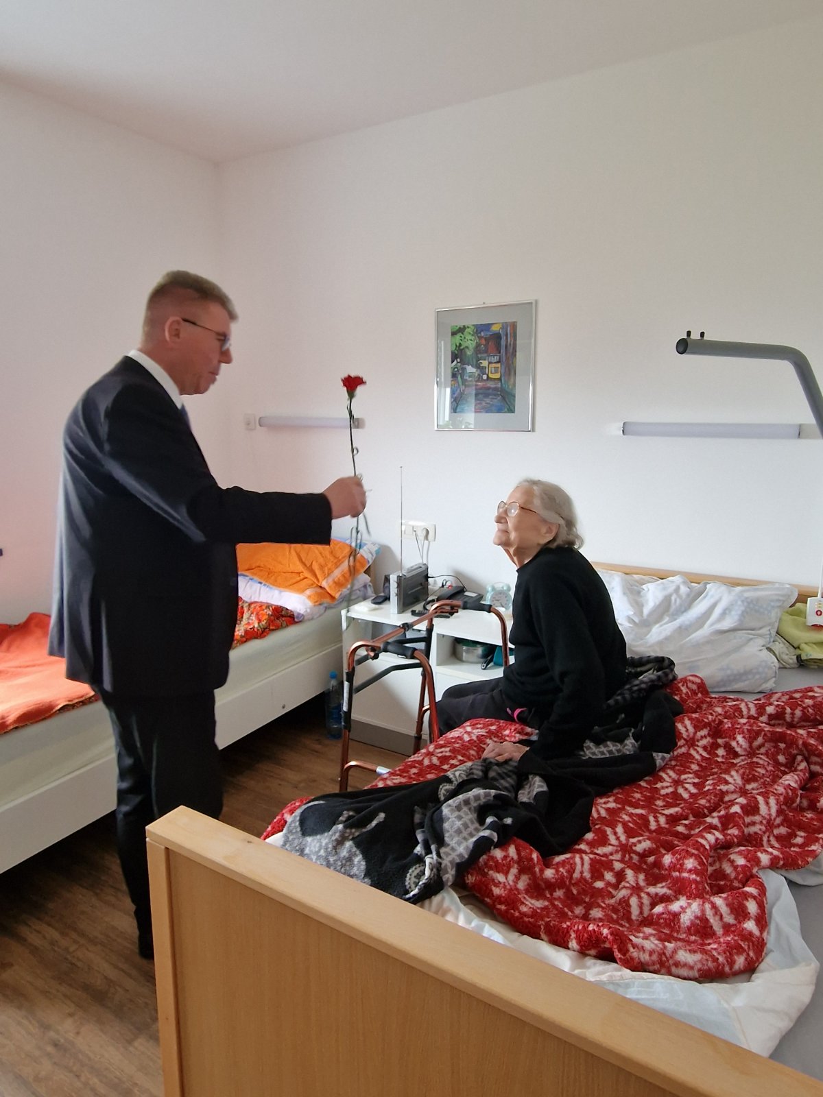 Gradonačelnik Dražen Srpak darivao žene na njihovim radnim mjestima