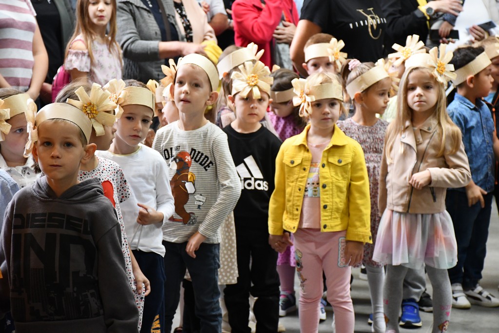 PROSLAVA JESENI Brojni zaljubljenici u kulturnu baštinu i tradiciju našega kraja okupili se na Danima zahvalnosti za plodove zemlje PROSLAVA JESENI Brojni zaljubljenici u kulturnu baštinu i tradiciju našega kraja okupili se na Danima zahvalnosti za plodove zemlje