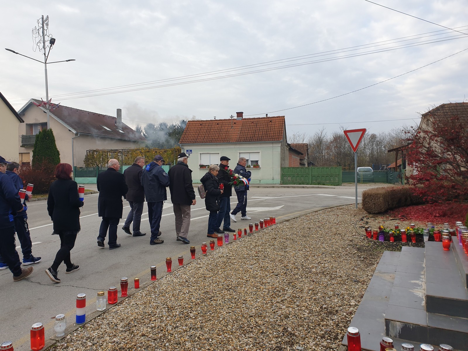FOTO U Strahonincu obilježen Dan sjećanja, mještani se prisjetili Ivana Hižmana koji je stradao u obrani Vukovara