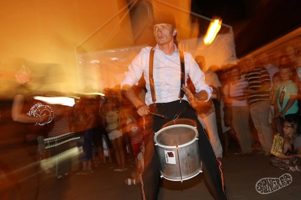 1418390012873596679408421597393