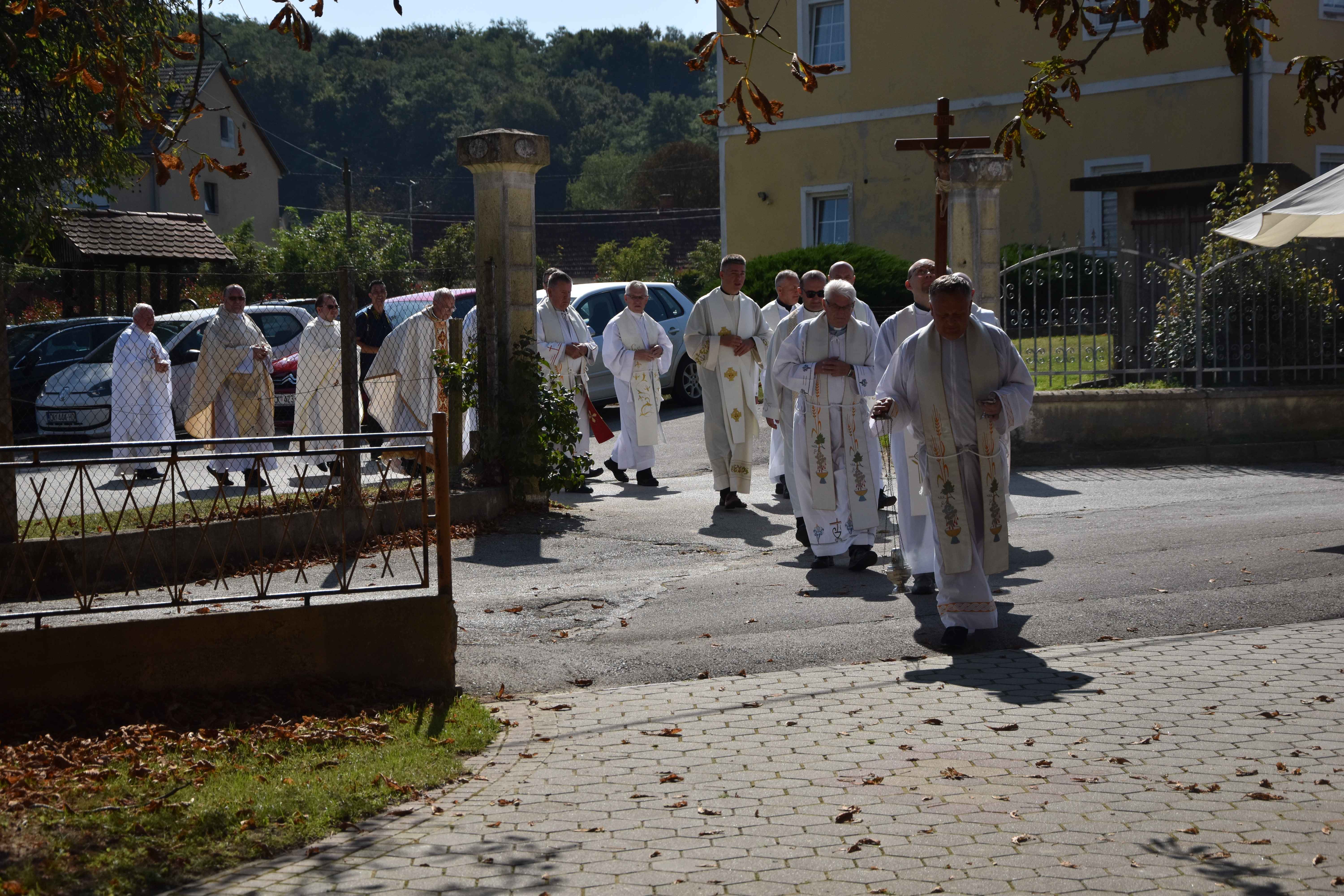 FOTO Selnica: Velečasni Josip Horvat obilježio Zlatnu svetu misu- 50 godina svećeništva FOTO Selnica: Velečasni Josip Horvat obilježio Zlatnu svetu misu- 50 godina svećeništva