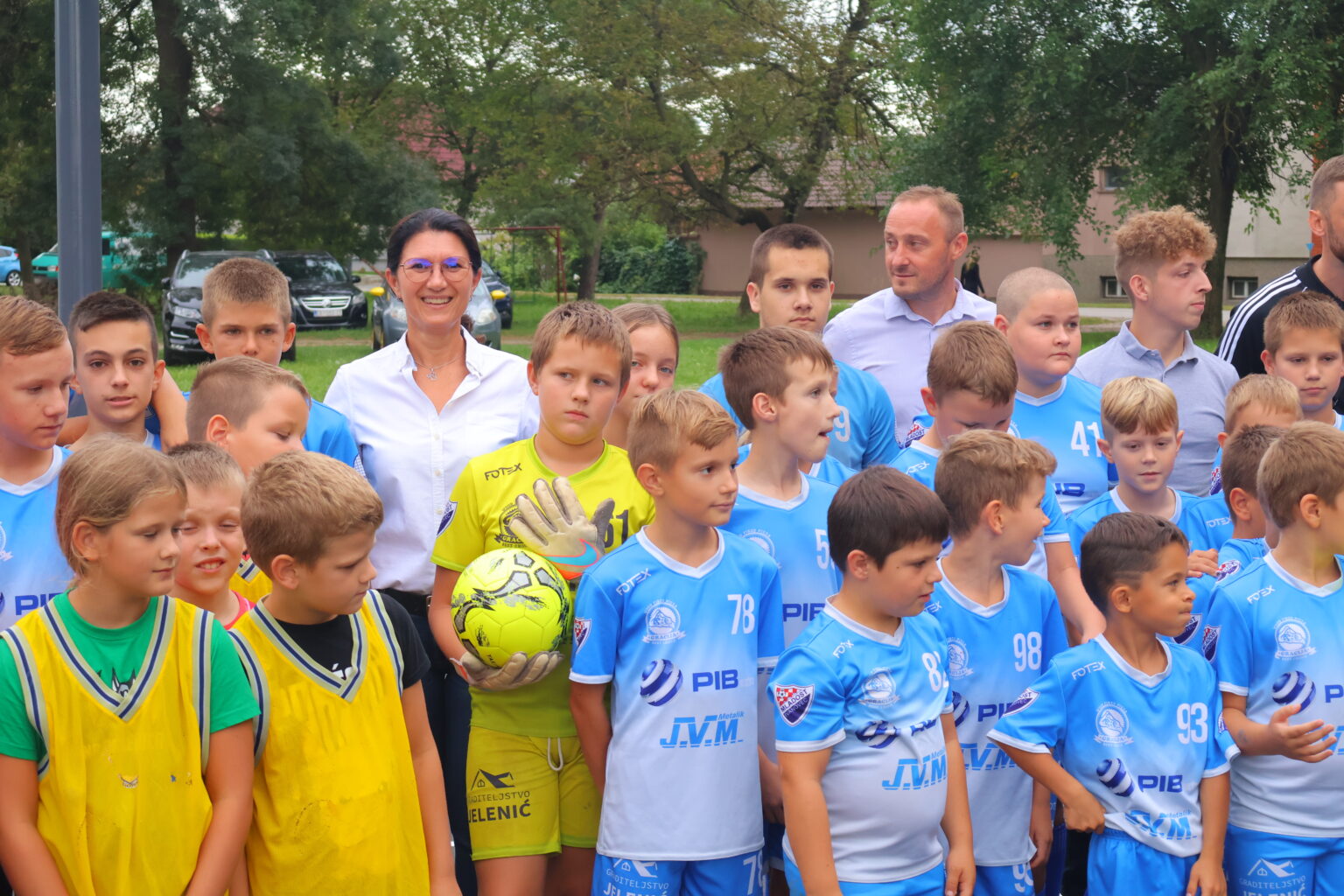 VESELJE ZA NAJMLAĐE Uređeno košarkaško igralište u Ivanovcu