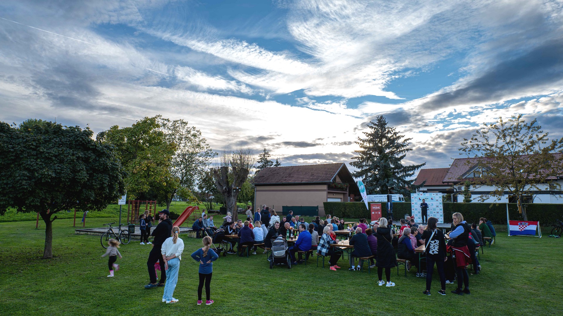 Župan Posavec i načelnik Meglić svečano otvorili obnovljeno košarkaško igralište u Šenkovcu Župan Posavec i načelnik Meglić svečano otvorili obnovljeno košarkaško igralište u Šenkovcu
