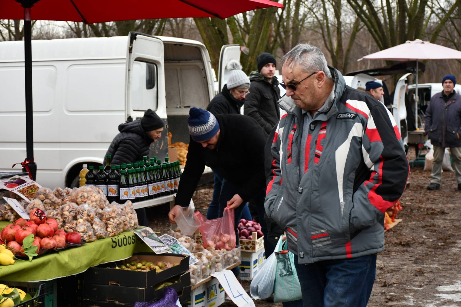 KUPCI NAHRLILI Hladna siječanjska srijeda ispunjena robom i veselim licima