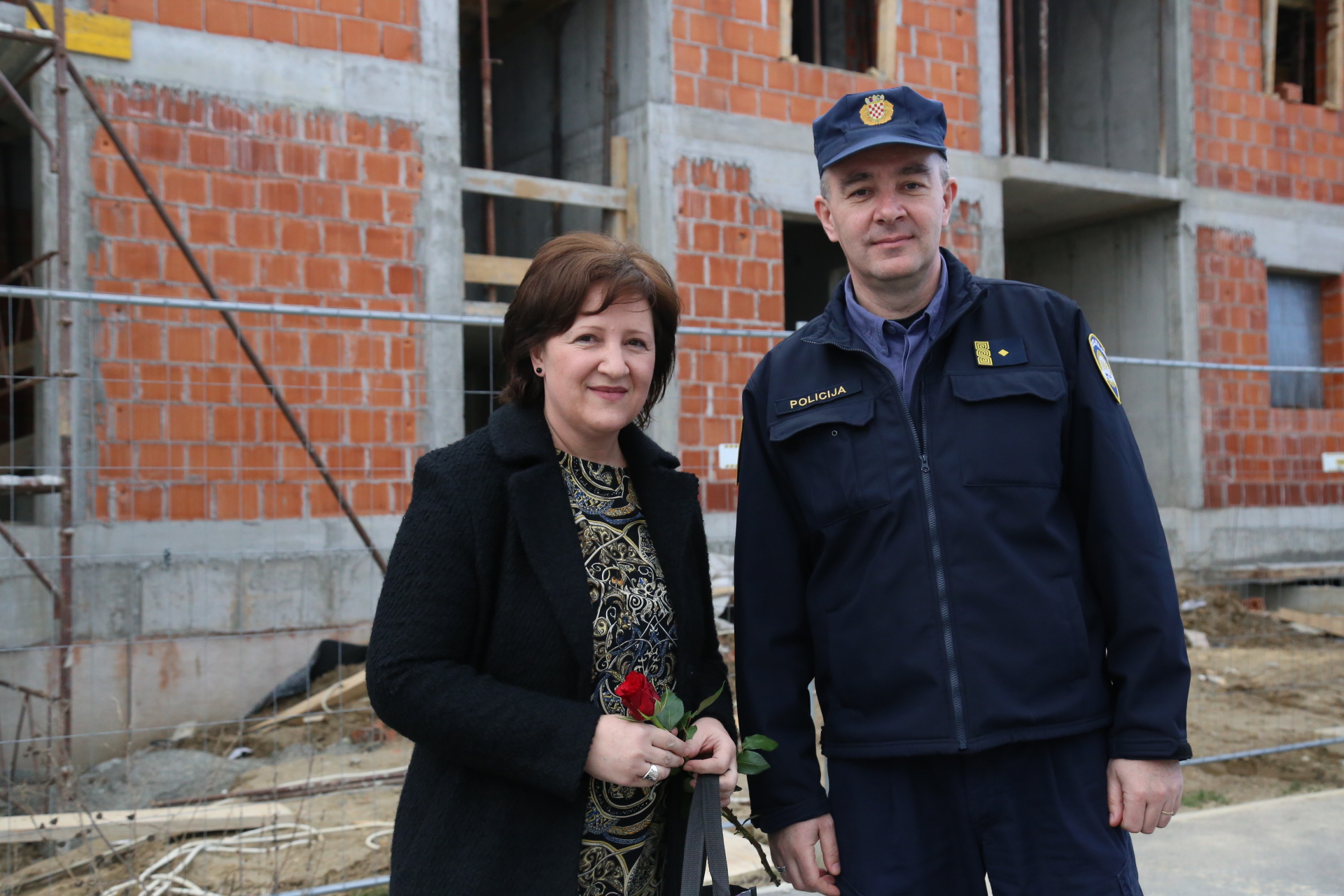 Međimurska policija cvijećem nagrađuje žene u prometu