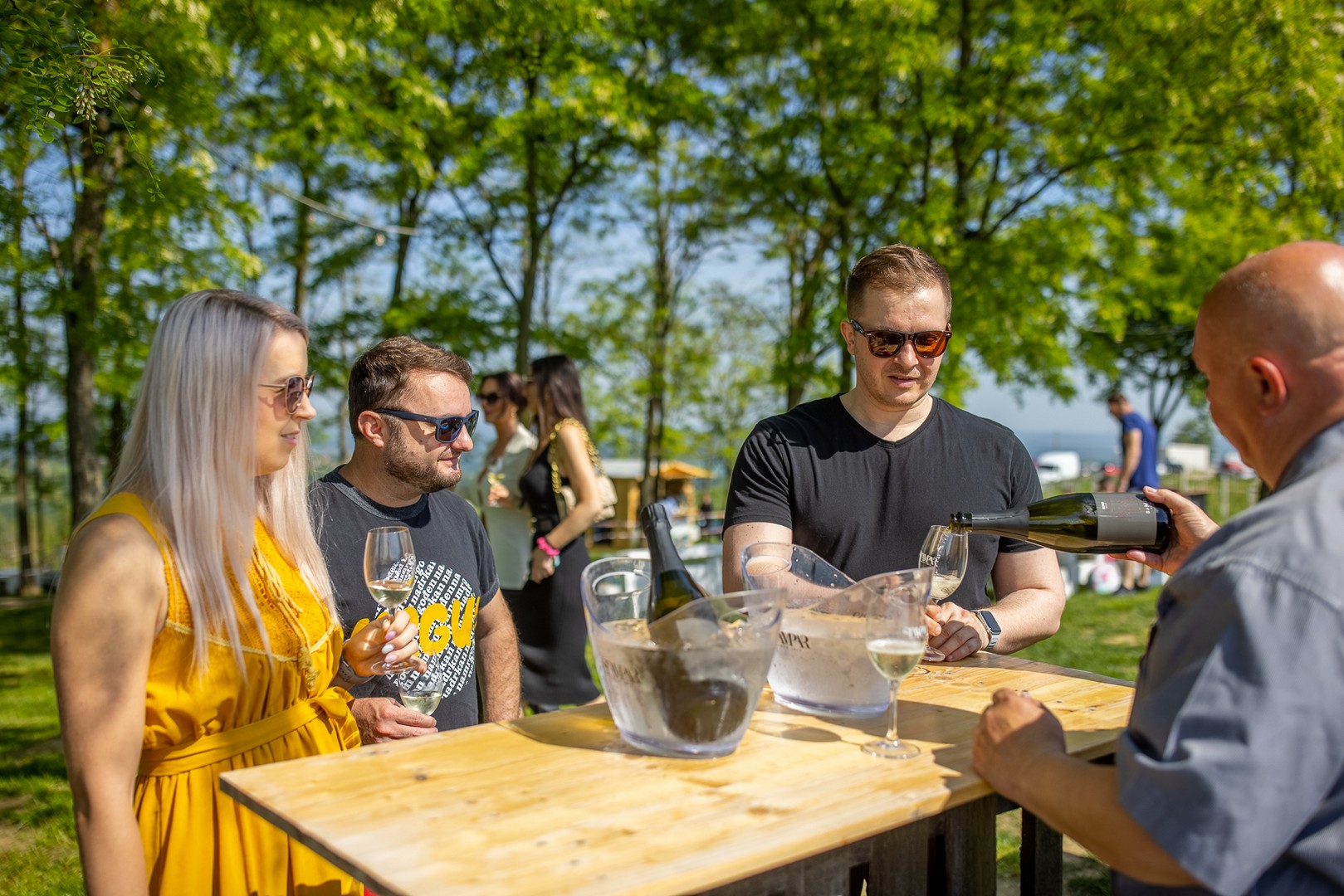Na Mađerkinom bregu održan Pjenušavi doručak u vinogradu