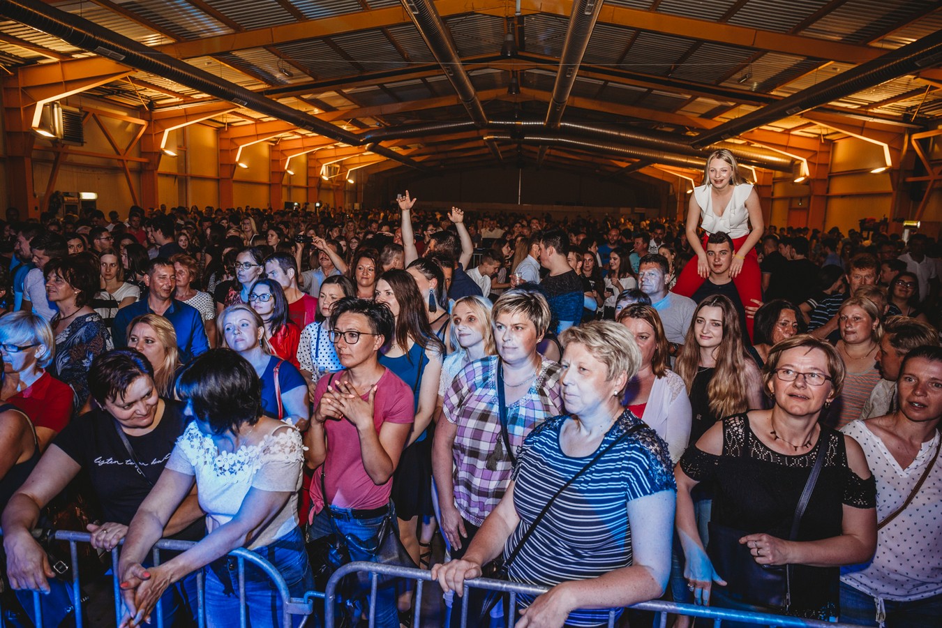 VIDEO I FOTO Neda Ukraden u Nedelišću okupila fanove svih generacija