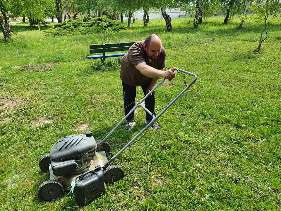 FOTO Članovi KUD-a Mihovljan su ovih dana uredili park unatoč korona krizi