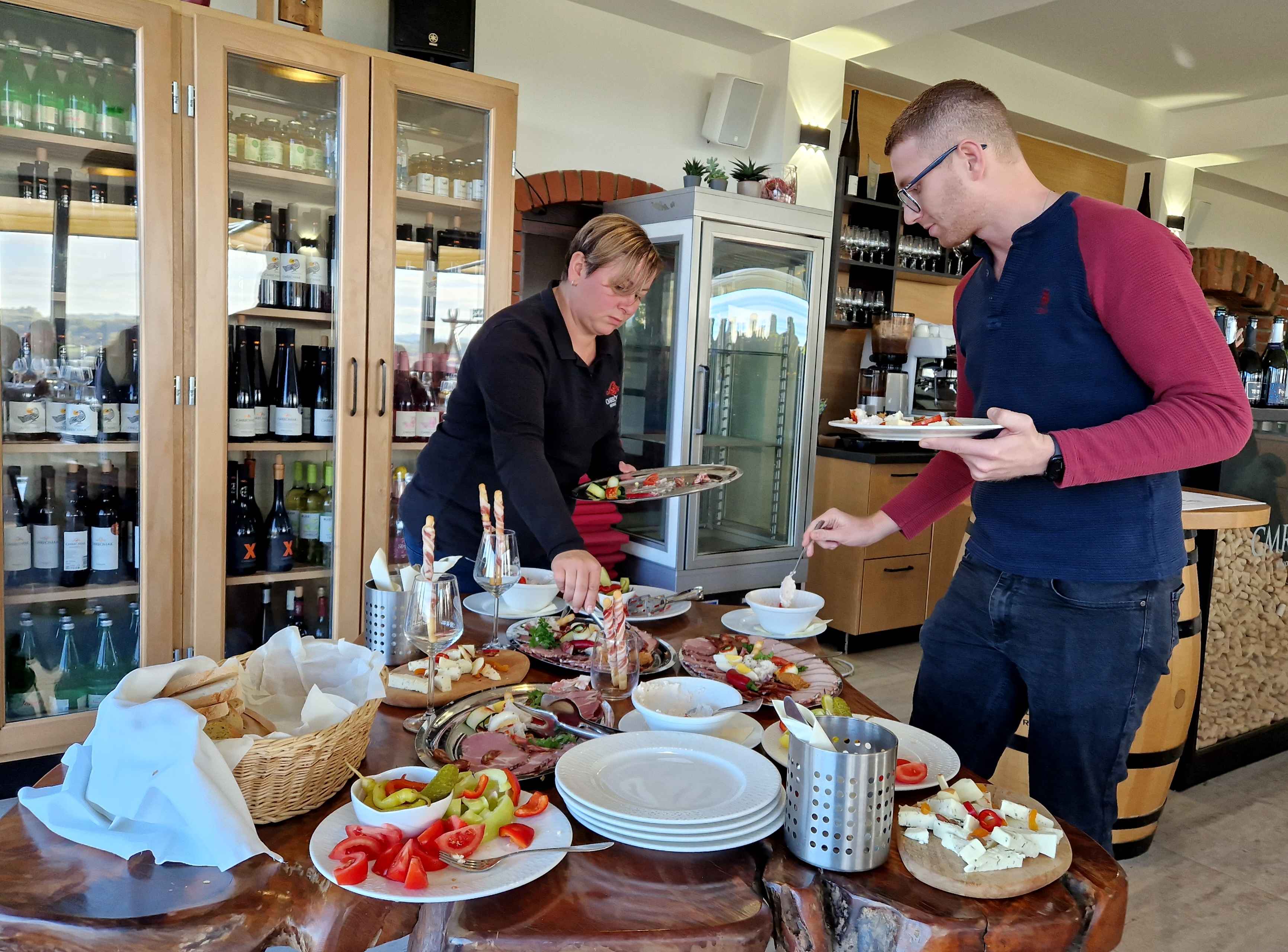 VRHUNSKA DEGUSTACIJA Pogledajte kako je bilo na međunarodnoj radionici vina