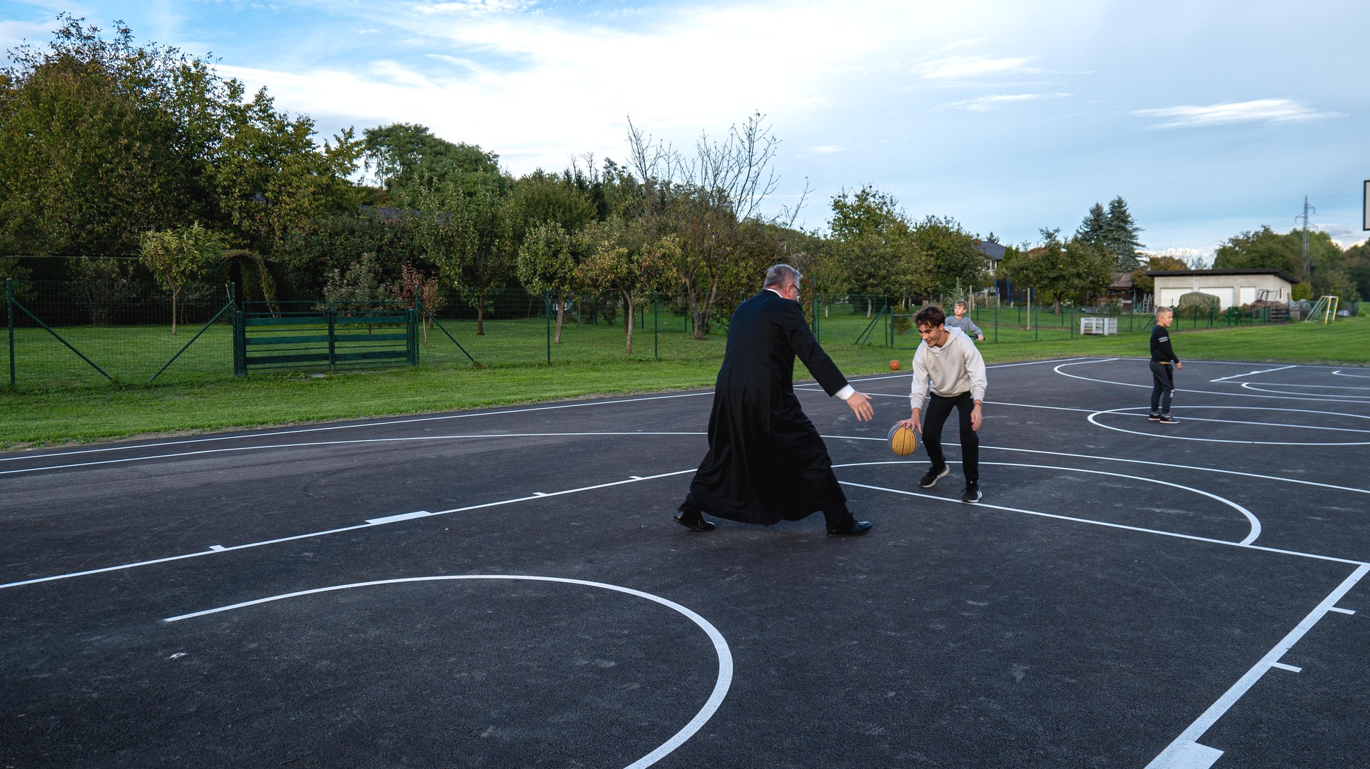 Župan Posavec i načelnik Meglić svečano otvorili obnovljeno košarkaško igralište u Šenkovcu Župan Posavec i načelnik Meglić svečano otvorili obnovljeno košarkaško igralište u Šenkovcu