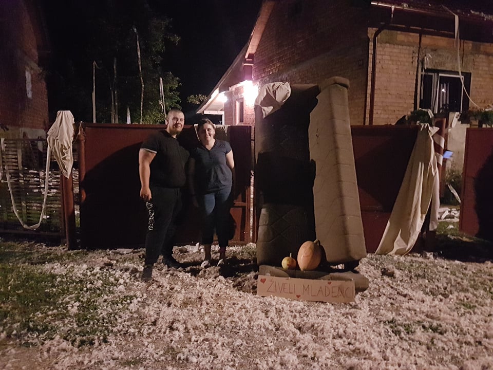 FOTO Potepanje ih nije mimoišlo: Zaručili su se Jurica Kovačić i Melani Žganec!