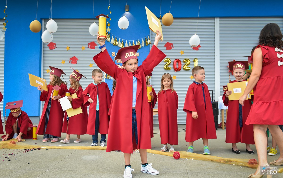 VIDEO I FOTO Završnom svečanošću mali ‘Zmajići’ oprostili se od vrtićkih dana u DV Vesela Loptica VIDEO I FOTO Završnom svečanošću mali ‘Zmajići’ oprostili se od vrtićkih dana u DV Vesela Loptica