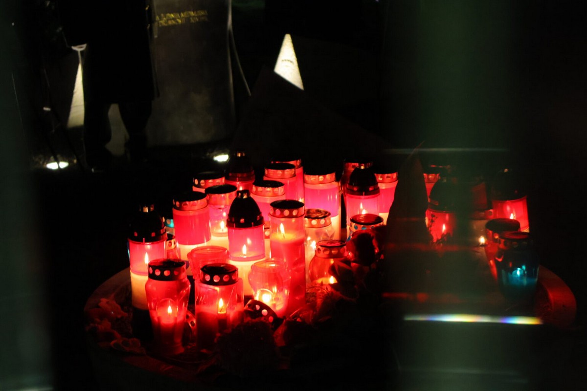 DAN SJEĆANJA Čakovec se i ove godine dostojanstveno prisjetio žrtava Vukovara i Škrabrnje te obljetnice pogibije Nikole VII. Zrinskog DAN SJEĆANJA Čakovec se i ove godine dostojanstveno prisjetio žrtava Vukovara i Škrabrnje te obljetnice pogibije Nikole VII. Zrinskog