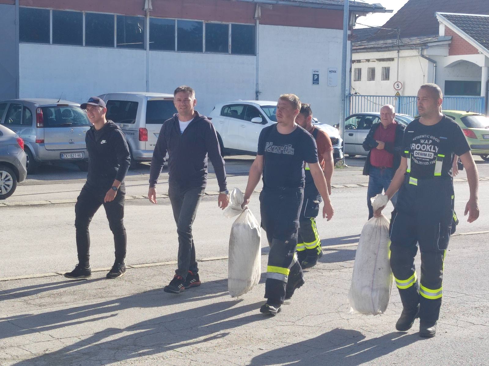 UJEDINILI SE Mještani Kotoribe pokazali koliko su moćni dok ih je više!