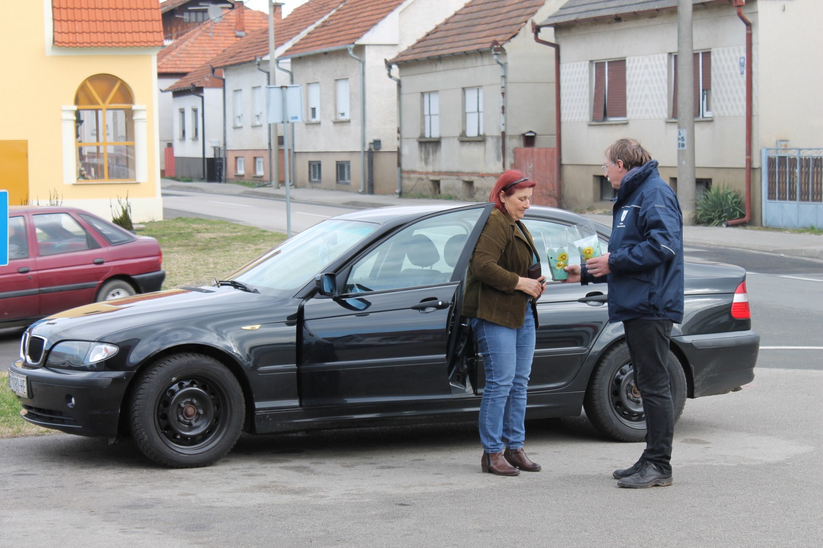 Komunalni radnici Općine damama dijelili cvijeće povodom Dana žena