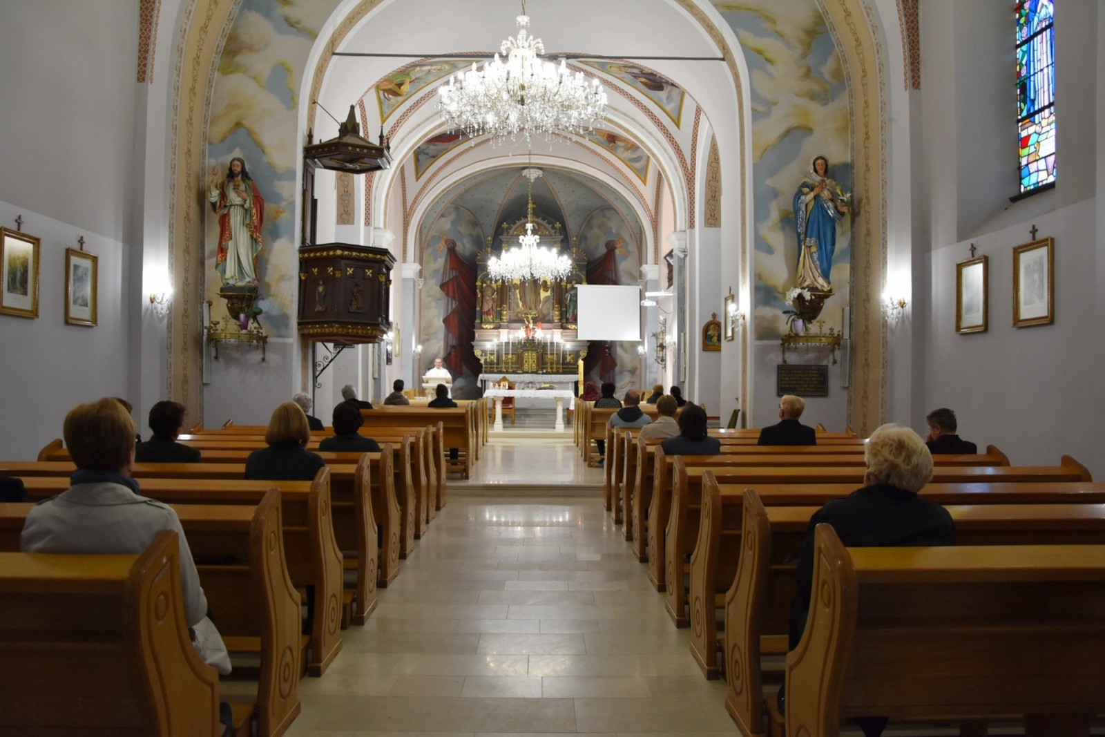 FOTO Prva nedjelja s vjernicima na misi u Međimurju: Distanca od 2 metra, dezinfekcija…
