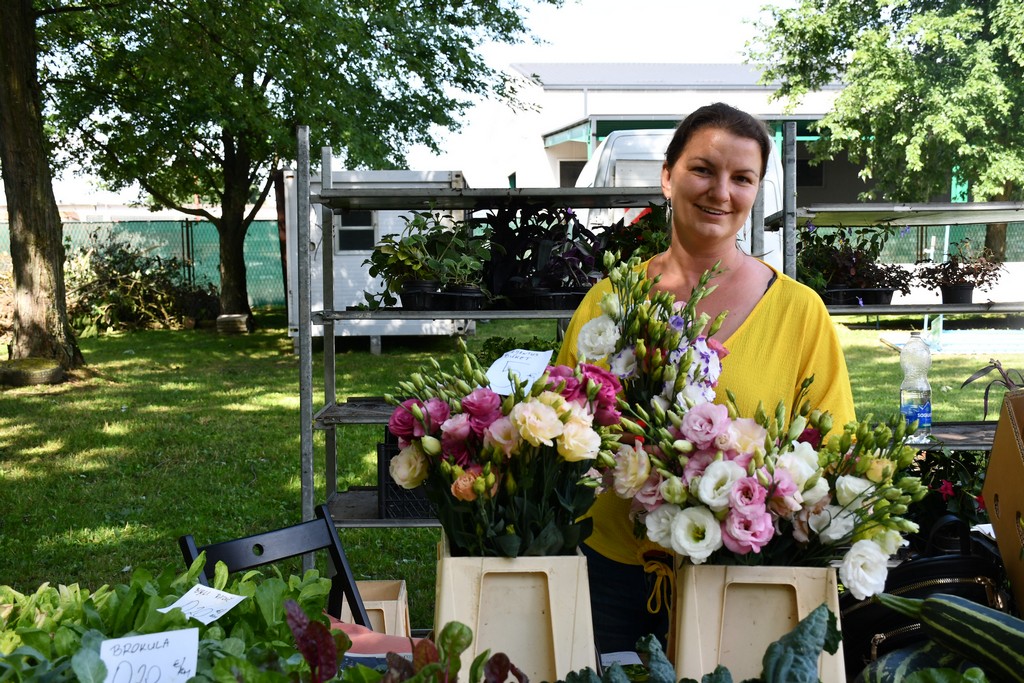SAJAM U ČAKOVCU Sajam je preplavilo obilje svježeg voća i povrća