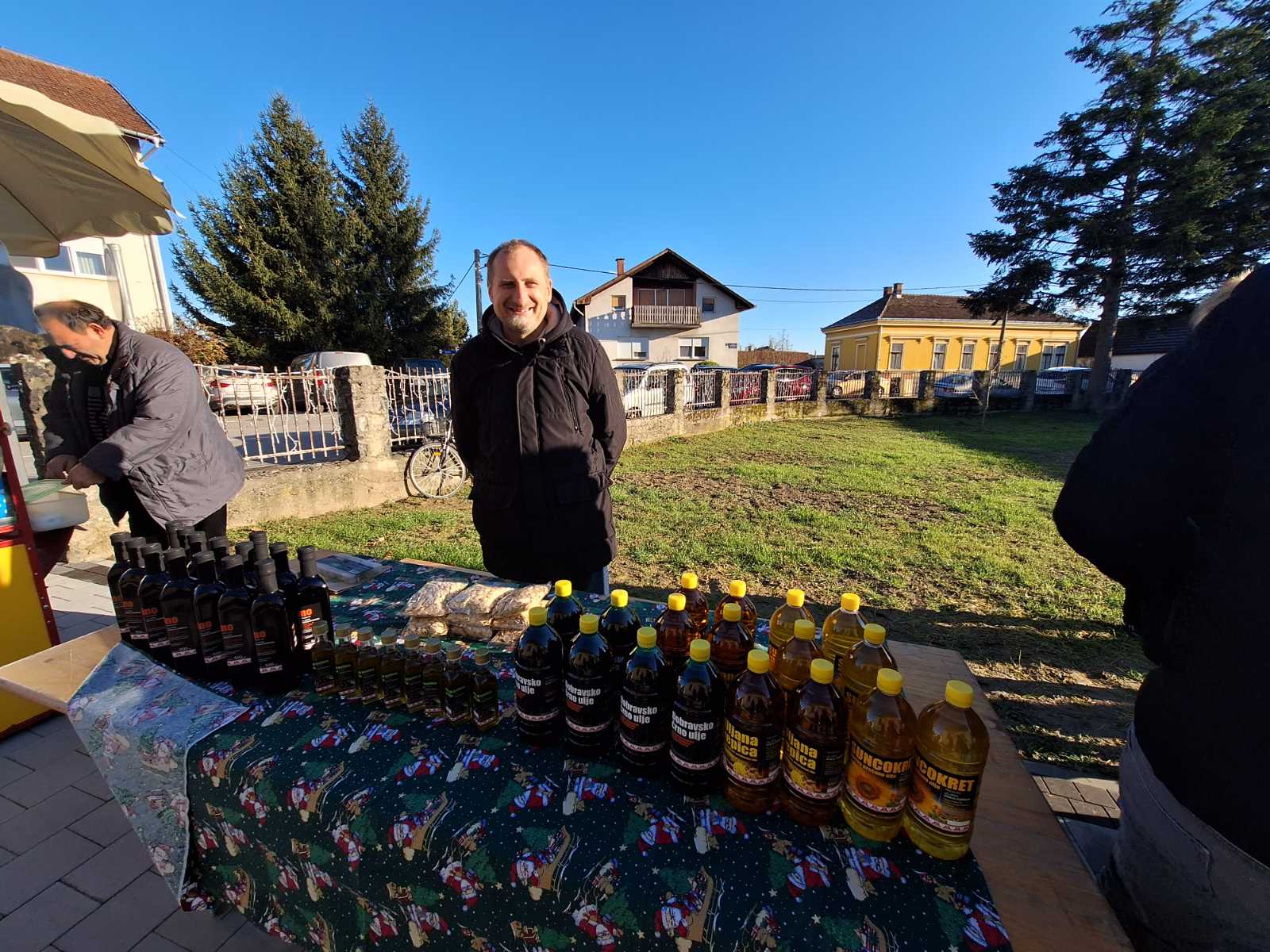 FOTO/VIDEO Pogledajte blagdansku atmosferu Božićnog sajma u Donjoj Dubravi